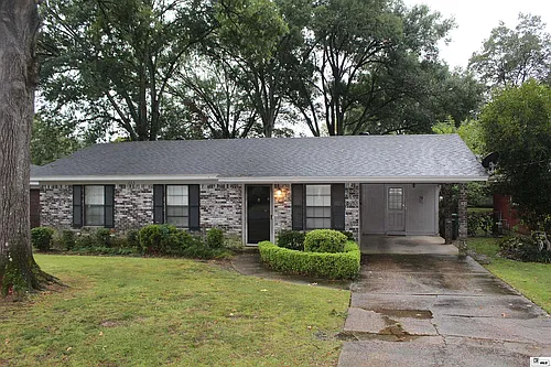 205 Fairway Dr Photo 1