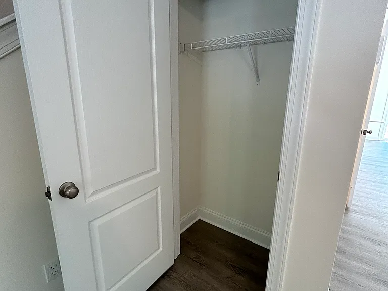 724 Sylvia St — Photo 14