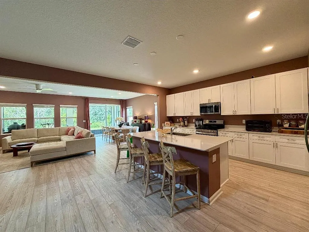 3 bed, 3.5 bath, 2900 sqft, $3,000 — Photo 3
