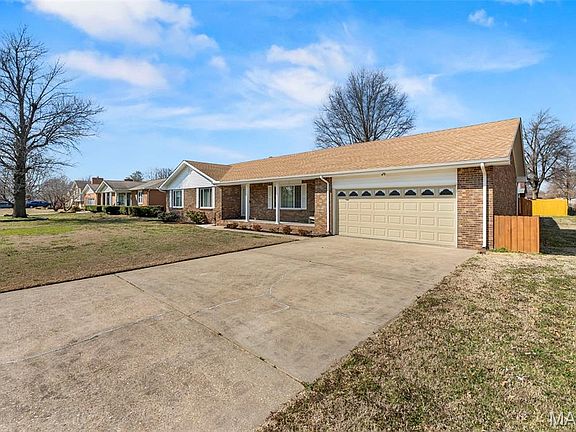 3rd image of 106 Holmes Dr
