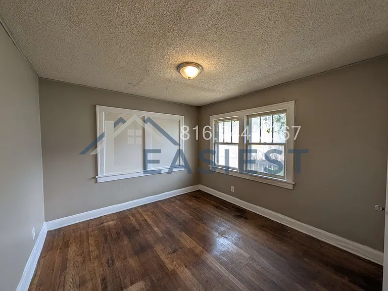 2332 Hardesty Ave — Photo 11