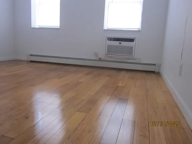 140 Richardson St #2-R — Photo 4