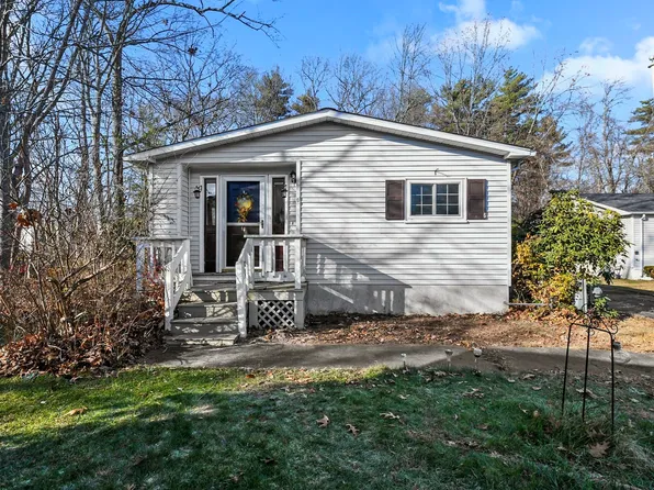 6 Hornbeam St, Rockland, MA 02370