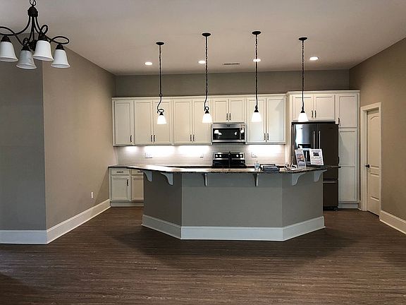 3rd image of 4761 Leigh Ln