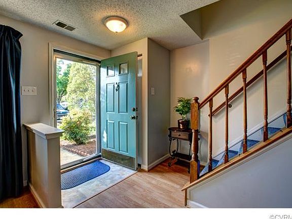 2nd image of 9424 Tracey Lynne Cir #9424