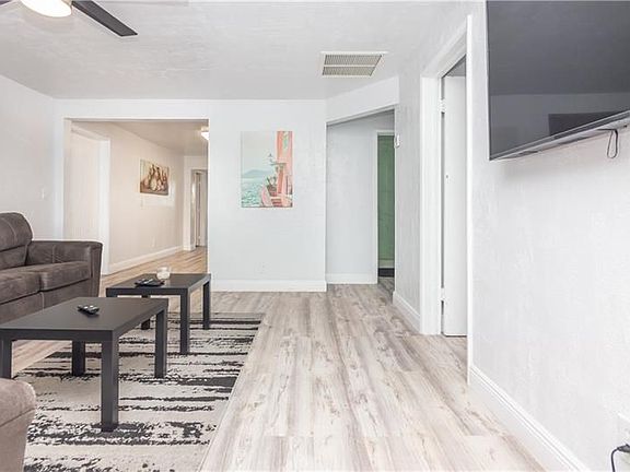 2nd image of 4283 SW 50th St
