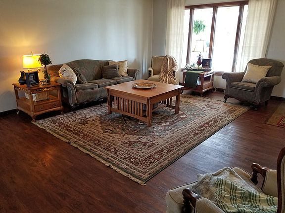 5th image of 2419 Village Ln