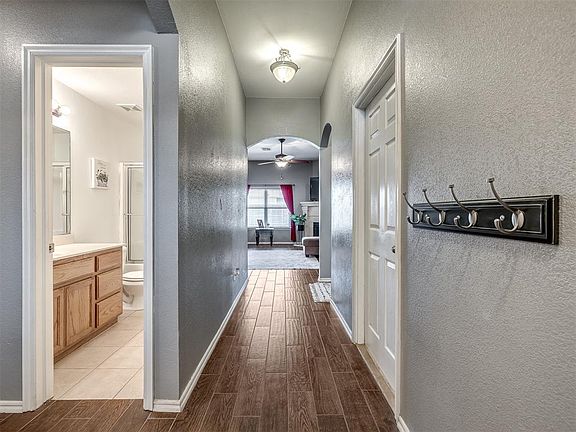 2nd image of 1004 Coyote Dr