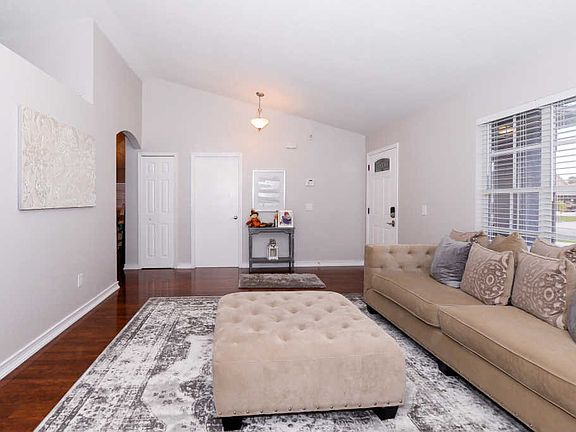 5th image of 2714 SE Fall St
