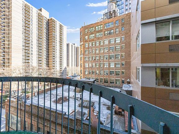 3rd image of 88 Fulton St Unit 427