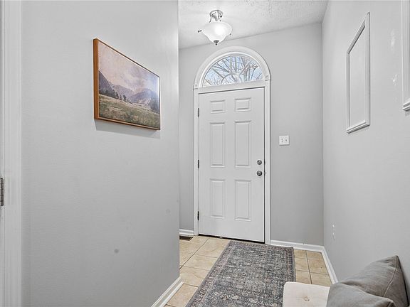 3rd image of 227 Maple Ridge Dr