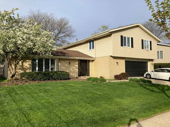 831 Pinehurst Ln