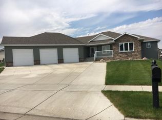 2802 El Paso Dr, Bismarck, ND 58503