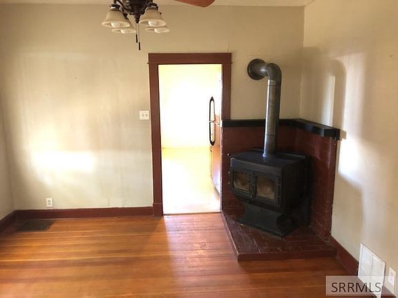 4th image of 1565 NW Main St