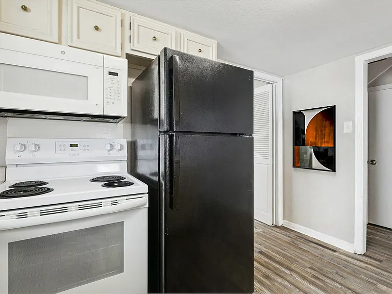 4002 Georgetown Dr — Photo 13