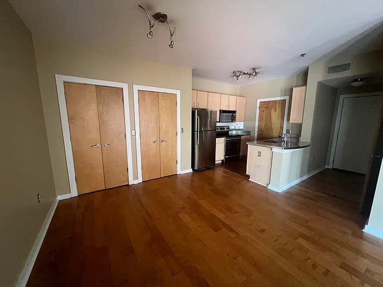 1803 Broadway #403 — Photo 8