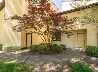 1030 Hampton Ridge Dr, Akron, OH