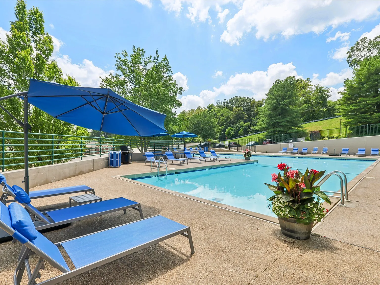Monroeville Apartments at Belmont Ridge — Photo 2