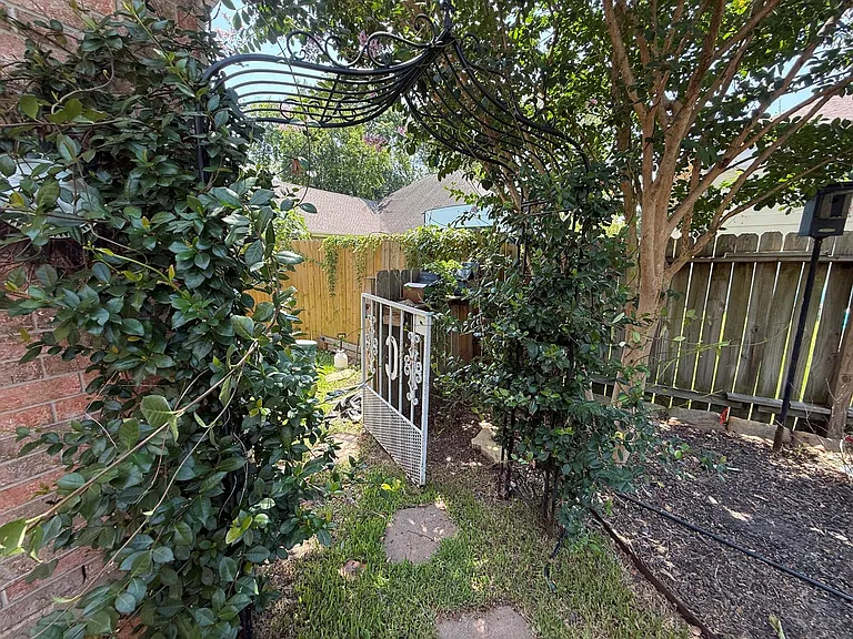 12780 Capricornus Dr — Photo 36