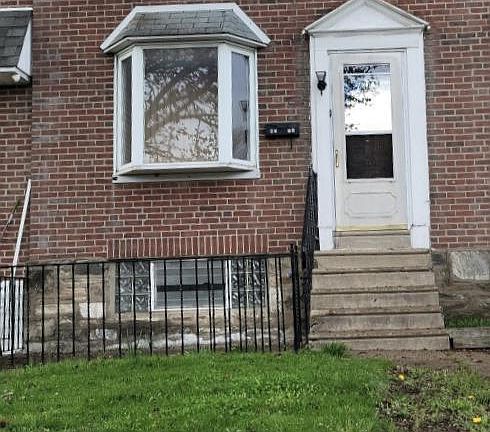 2nd image of 6358 Glenloch St