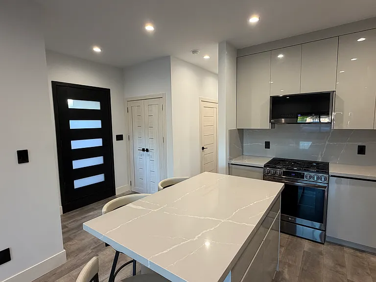 8143 Mary Ellen Ave #8143 — Photo 11