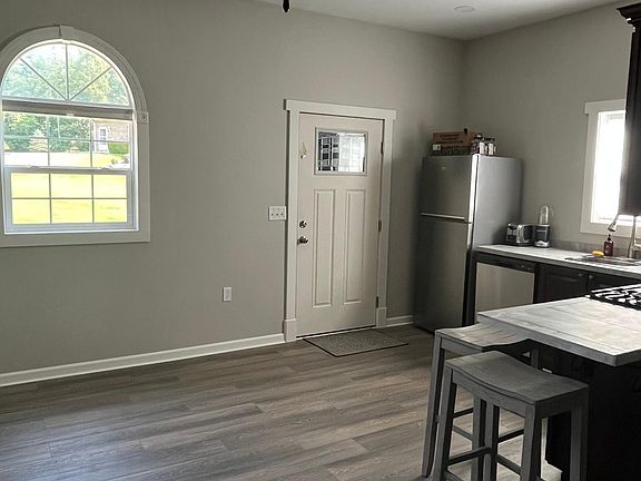 4th image of 5570 Dogwood Ln Unit 2
