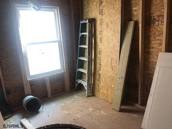 3rd image of 102 N Iowa Ave
