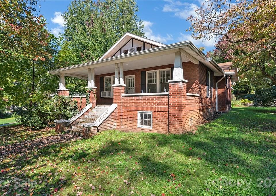 1st image of 136 Camelot Dr