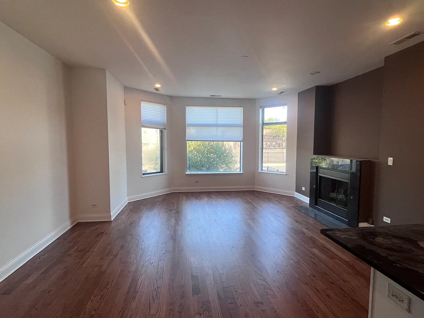 3 bed, 1500 sqft, $3,000 — Photo 2