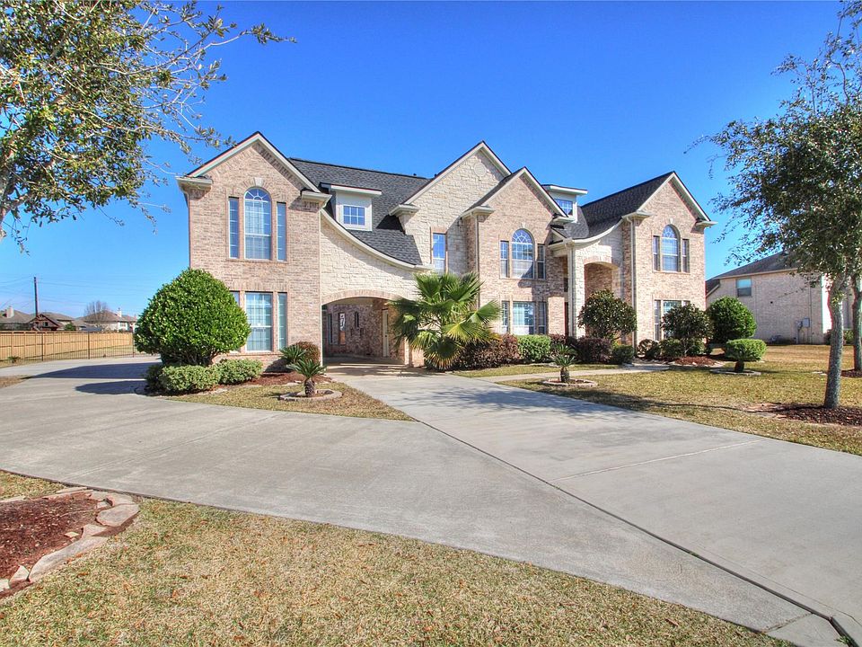 1st image of 3921 Pebble Brook Dr