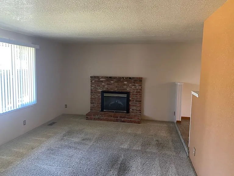 680 Malabar Dr — Photo 7