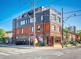 393 Perth Ave #202, Toronto, ON M6P 3Y5