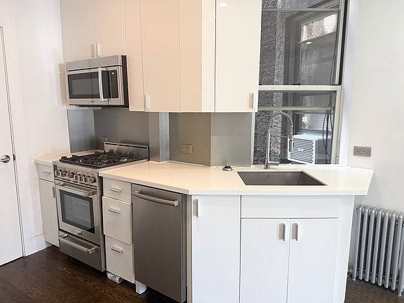 3rd image of 222 E 27th St APT 12