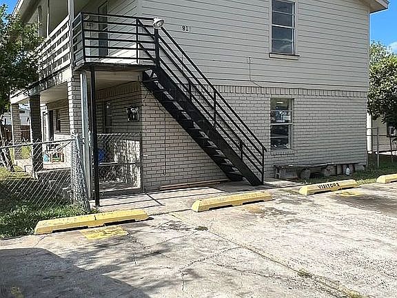 3rd image of 817 E Madison Ave