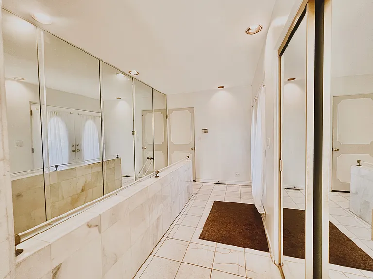9010 Crawford Ave — Photo 3
