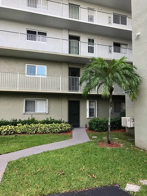 2 bed, 2.0 bath, 825 sqft, $1,950 — Photo 1