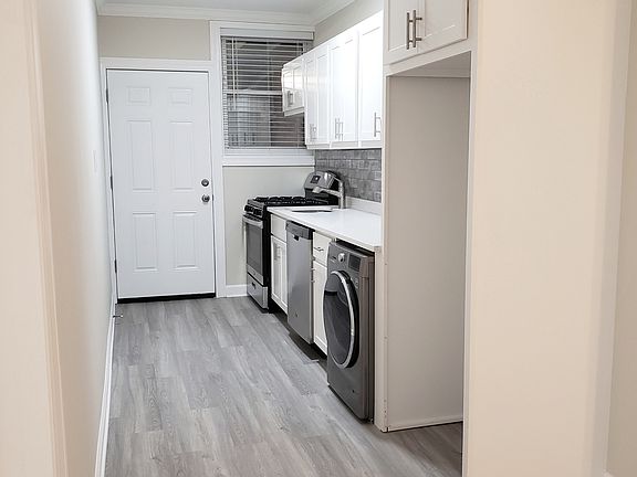 5th image of 4220-26 N Clark St #22-101