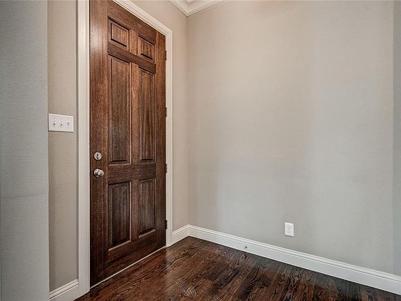 4th image of 408 Templeton Dr