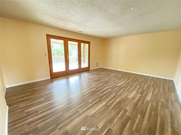 3rd image of 718 13th St NE