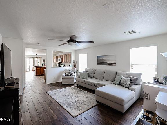 5th image of 1069 E DANIELLA Drive