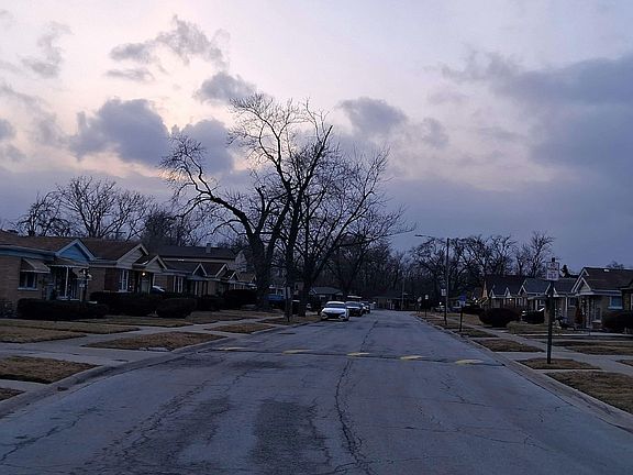 5th image of 719 E 155th Ct