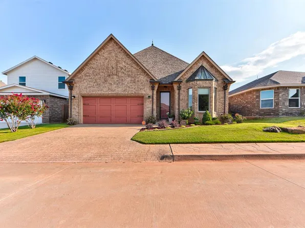 806 Chateau Ct, Kingfisher, OK 73750