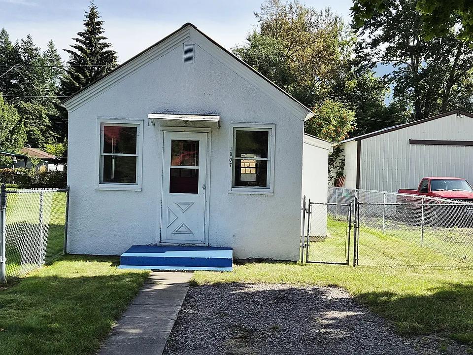 1307 3rd Ave W
