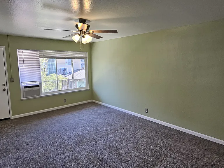 171 Warren Dr — Photo 3