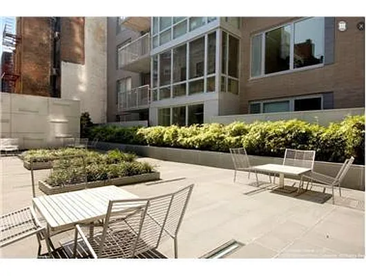 Sold by R New York | media 33