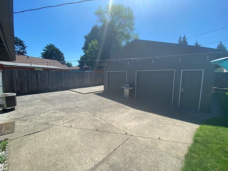 6816 N Rochester St — Photo 25