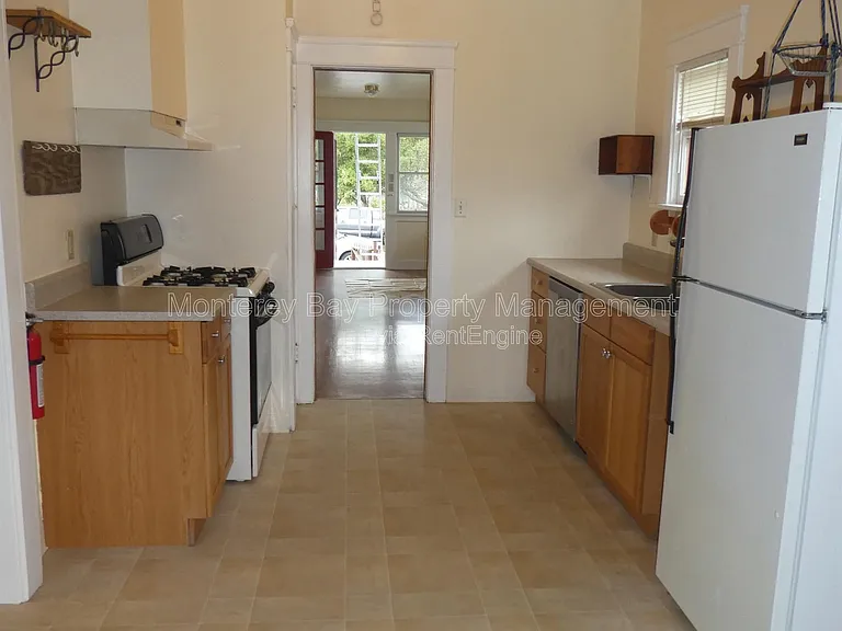 668 Van Buren St — Photo 5