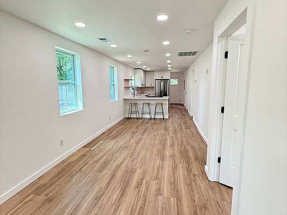 5th image of 72 Rogers Rd