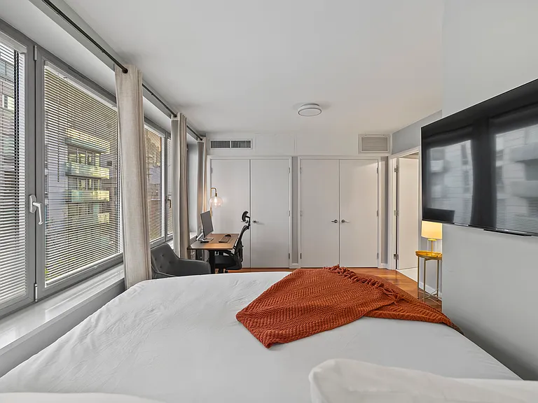 459 W 44th St #C — Photo 31