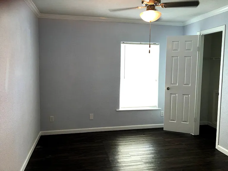 140 Varsity Dr — Photo 17